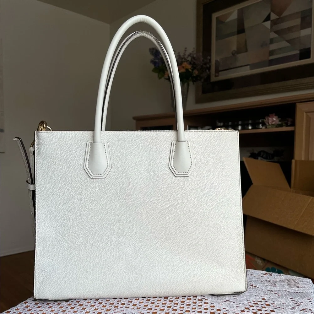 Michael Kors white pebbled leather (EUC) accordion tote- purse - Picture 6 of 17